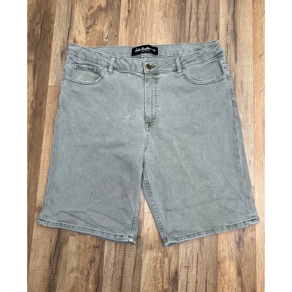 JAKE AUSTIN JEAN FLAT FRONT‎ SHORTS. SIZE - 34 RN#109424 color | sage